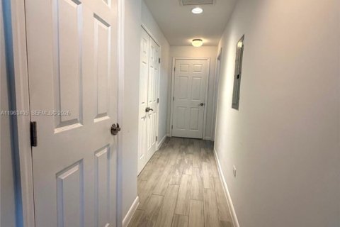 Condominio en venta en Miami, Florida, 1 dormitorio, 70.79 m2 № 2031766 - foto 12