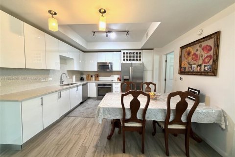 Condominio en venta en Miami, Florida, 1 dormitorio, 70.79 m2 № 2031766 - foto 3