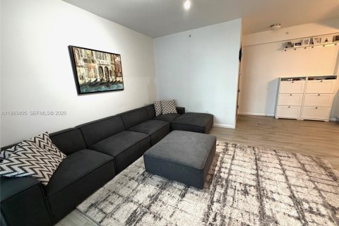 Condominio en venta en Miami, Florida, 1 dormitorio, 70.79 m2 № 2031766 - foto 4