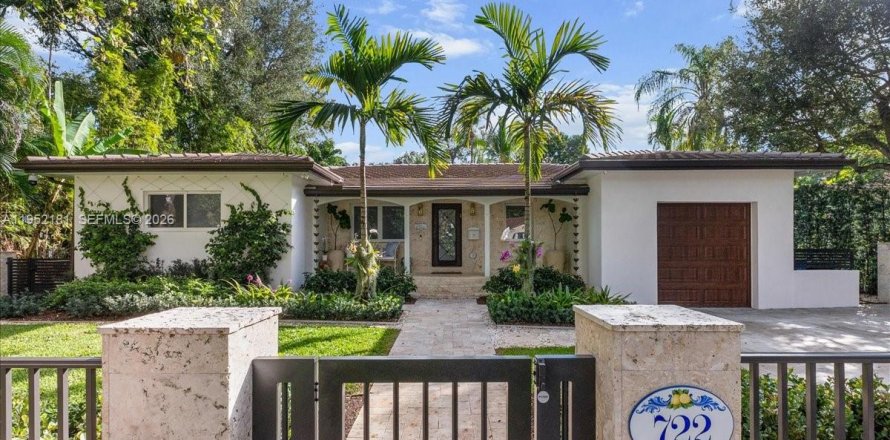 House in Coral Gables, Florida 3 bedrooms, 235.69 sq.m. № 2008558