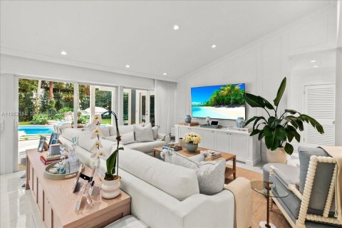 House in Coral Gables, Florida 3 bedrooms, 235.69 sq.m. № 2008558 - photo 14