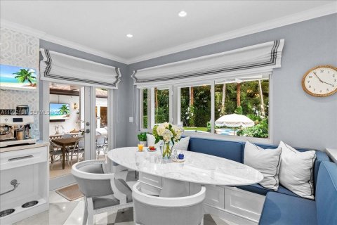 House in Coral Gables, Florida 3 bedrooms, 235.69 sq.m. № 2008558 - photo 23