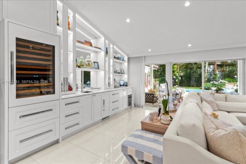 House in Coral Gables, Florida 3 bedrooms, 235.69 sq.m. № 2008558 - photo 15