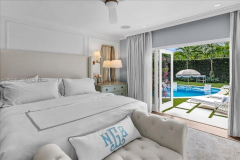 House in Coral Gables, Florida 3 bedrooms, 235.69 sq.m. № 2008558 - photo 28