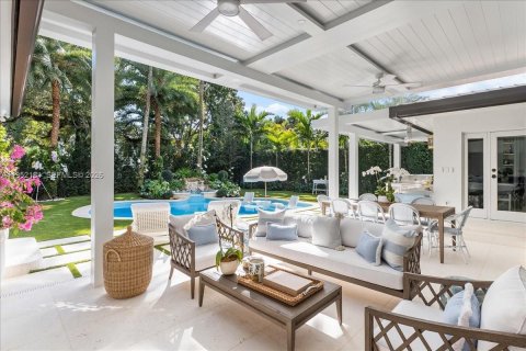 House in Coral Gables, Florida 3 bedrooms, 235.69 sq.m. № 2008558 - photo 2