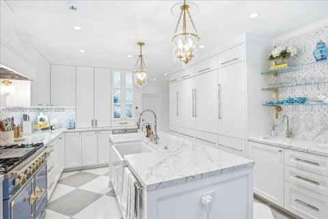 House in Coral Gables, Florida 3 bedrooms, 235.69 sq.m. № 2008558 - photo 25