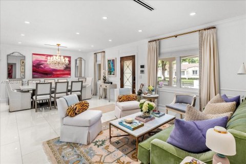 House in Coral Gables, Florida 3 bedrooms, 235.69 sq.m. № 2008558 - photo 10
