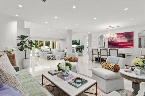 House in Coral Gables, Florida 3 bedrooms, 235.69 sq.m. № 2008558 - photo 12