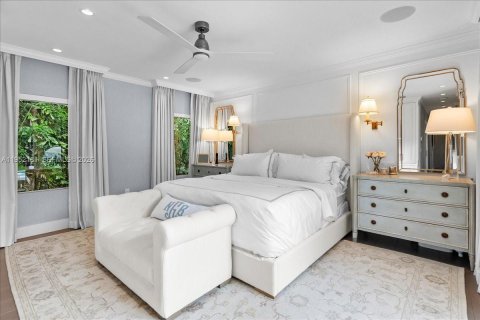 House in Coral Gables, Florida 3 bedrooms, 235.69 sq.m. № 2008558 - photo 27