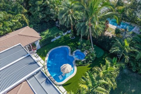 House in Coral Gables, Florida 3 bedrooms, 235.69 sq.m. № 2008558 - photo 18