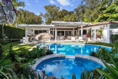 House in Coral Gables, Florida 3 bedrooms, 235.69 sq.m. № 2008558 - photo 20