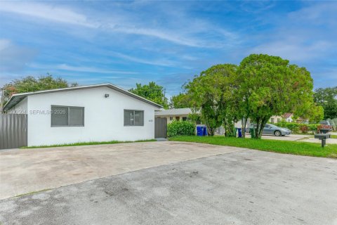 Immobilier commercial à Miramar, Floride 176.33 m2 № 2255689