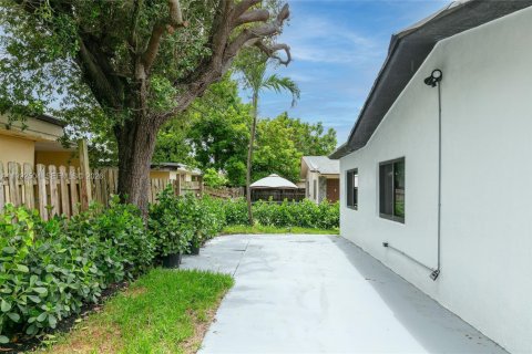 Immobilier commercial à vendre à Miramar, Floride: 176.33 m2 № 2255689 - photo 4