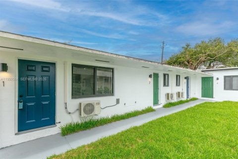 Immobilier commercial à vendre à Miramar, Floride: 176.33 m2 № 2255689 - photo 2