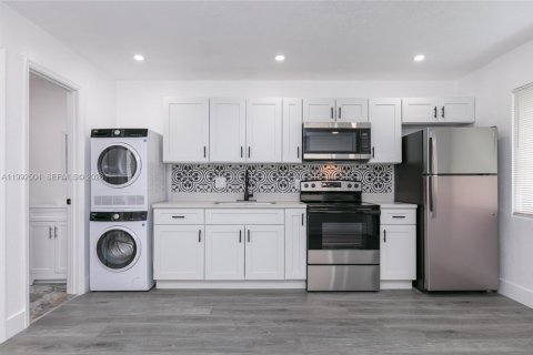 Immobilier commercial à vendre à Miramar, Floride: 176.33 m2 № 2255689 - photo 9