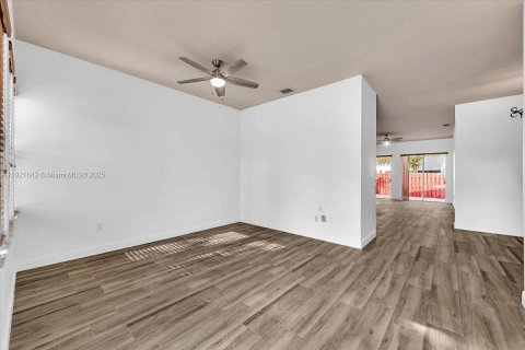 Villa ou maison à vendre à Miami, Floride: 4 chambres, 170.66 m2 № 1975532 - photo 8