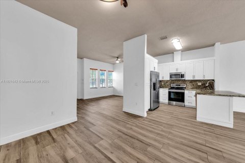 Villa ou maison à vendre à Miami, Floride: 4 chambres, 170.66 m2 № 1975532 - photo 17