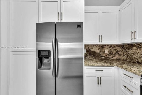 Villa ou maison à vendre à Miami, Floride: 4 chambres, 170.66 m2 № 1975532 - photo 22