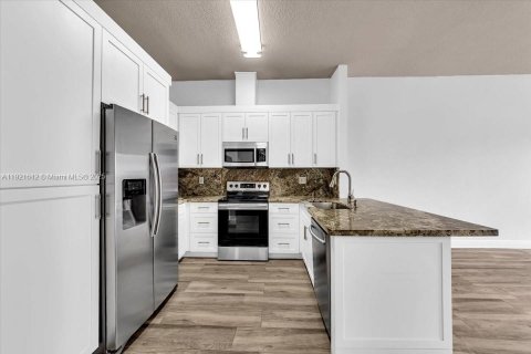 Villa ou maison à vendre à Miami, Floride: 4 chambres, 170.66 m2 № 1975532 - photo 19