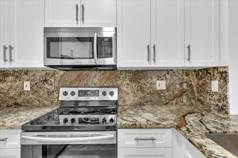 Villa ou maison à vendre à Miami, Floride: 4 chambres, 170.66 m2 № 1975532 - photo 23