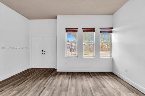 Villa ou maison à vendre à Miami, Floride: 4 chambres, 170.66 m2 № 1975532 - photo 11