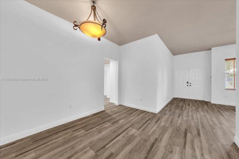 Villa ou maison à vendre à Miami, Floride: 4 chambres, 170.66 m2 № 1975532 - photo 18