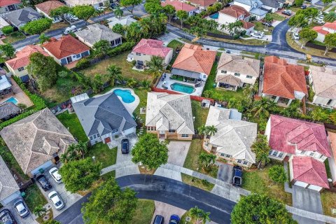 Villa ou maison à vendre à Miami, Floride: 4 chambres, 170.66 m2 № 1975532 - photo 3