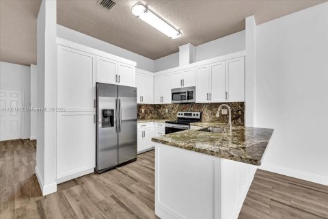 Villa ou maison à vendre à Miami, Floride: 4 chambres, 170.66 m2 № 1975532 - photo 20