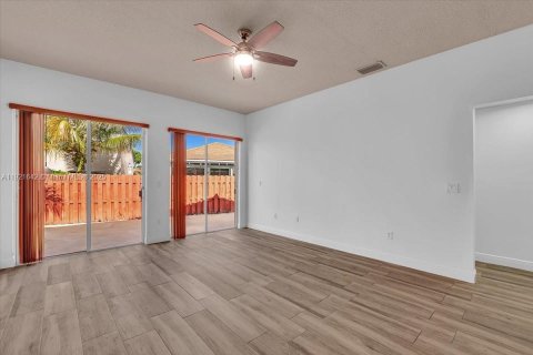 Villa ou maison à vendre à Miami, Floride: 4 chambres, 170.66 m2 № 1975532 - photo 28