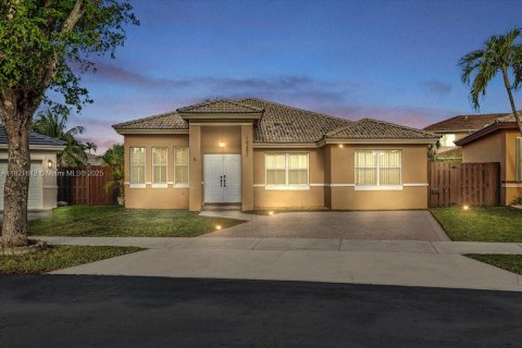 Villa ou maison à vendre à Miami, Floride: 4 chambres, 170.66 m2 № 1975532 - photo 1