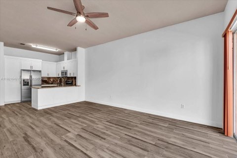 Villa ou maison à vendre à Miami, Floride: 4 chambres, 170.66 m2 № 1975532 - photo 30