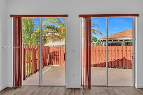 Villa ou maison à vendre à Miami, Floride: 4 chambres, 170.66 m2 № 1975532 - photo 29