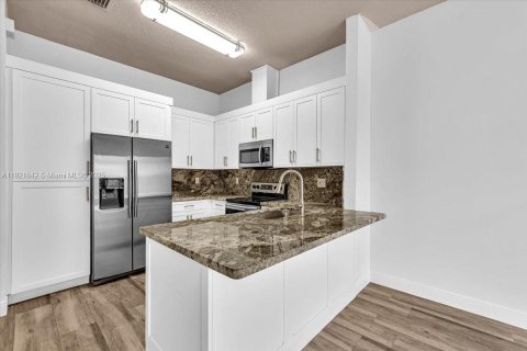 Villa ou maison à vendre à Miami, Floride: 4 chambres, 170.66 m2 № 1975532 - photo 26