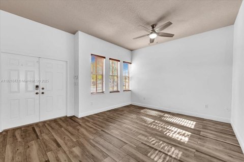 Villa ou maison à vendre à Miami, Floride: 4 chambres, 170.66 m2 № 1975532 - photo 10