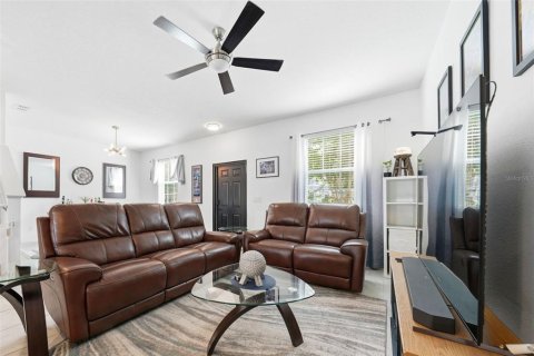 Townhouse in Winter Garden, Florida 3 bedrooms, 151.99 sq.m. № 2091835 - photo 7