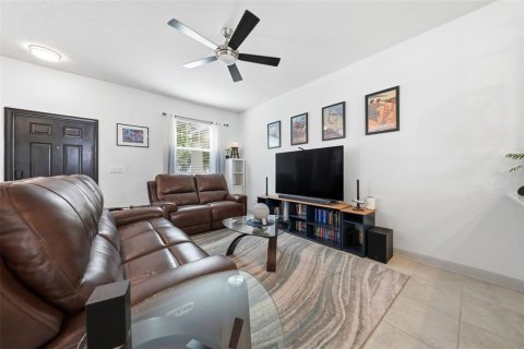 Townhouse in Winter Garden, Florida 3 bedrooms, 151.99 sq.m. № 2091835 - photo 8
