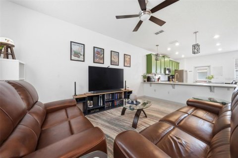 Townhouse in Winter Garden, Florida 3 bedrooms, 151.99 sq.m. № 2091835 - photo 9