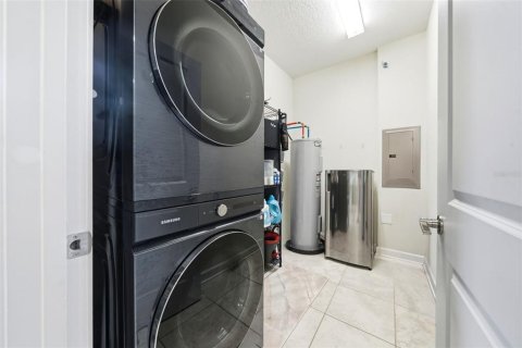 Townhouse in Winter Garden, Florida 3 bedrooms, 151.99 sq.m. № 2091835 - photo 16