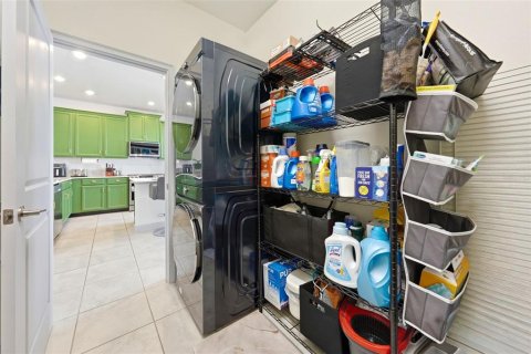Townhouse in Winter Garden, Florida 3 bedrooms, 151.99 sq.m. № 2091835 - photo 17