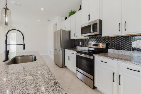 House in Spring Hill, Florida 3 bedrooms, 139.35 sq.m. № 1869397 - photo 8