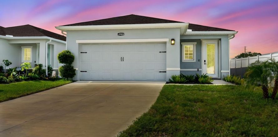 House in Spring Hill, Florida 3 bedrooms, 139.35 sq.m. № 1869397