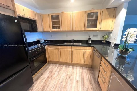 Apartment in Miami Beach, Florida 1 bedroom, 70.61 sq.m. № 1945597 - photo 4