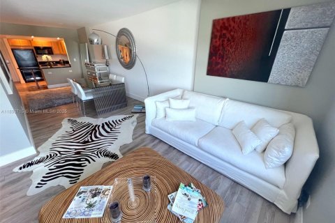 Apartment in Miami Beach, Florida 1 bedroom, 70.61 sq.m. № 1945597 - photo 1