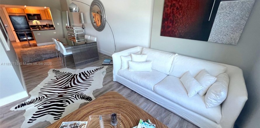 Apartment in Miami Beach, Florida 1 bedroom, 70.61 sq.m. № 1945597