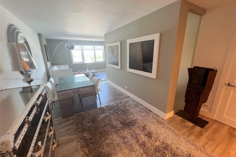 Apartment in Miami Beach, Florida 1 bedroom, 70.61 sq.m. № 1945597 - photo 3