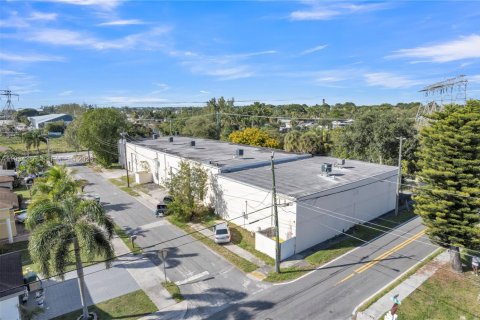 Купить коммерческую недвижимость в Дания-Бич, Флорида № 1996631 - фото 15