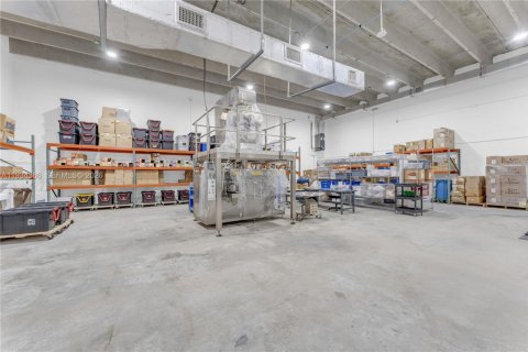 Купить коммерческую недвижимость в Дания-Бич, Флорида № 1996631 - фото 9