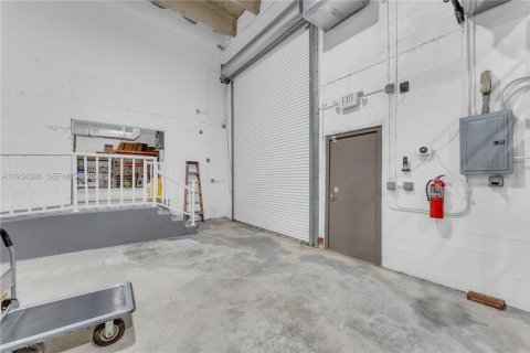 Купить коммерческую недвижимость в Дания-Бич, Флорида № 1996631 - фото 28