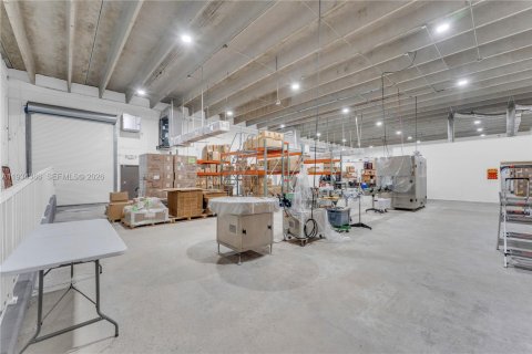 Купить коммерческую недвижимость в Дания-Бич, Флорида № 1996631 - фото 17