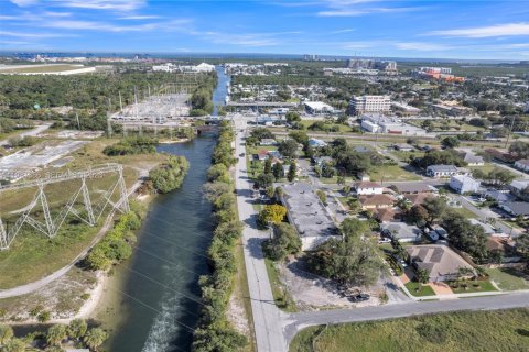 Купить коммерческую недвижимость в Дания-Бич, Флорида № 1996631 - фото 11